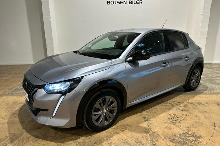 Grå Peugeot e-208 fra 2023