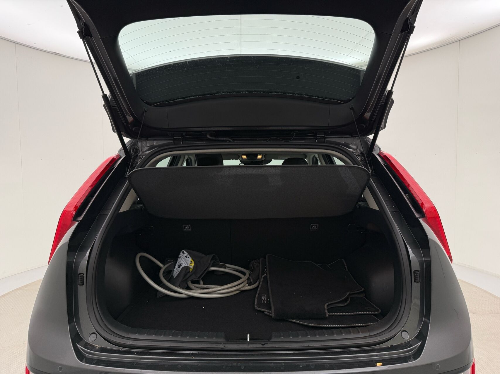 Grå Kia Niro EV fra 2023