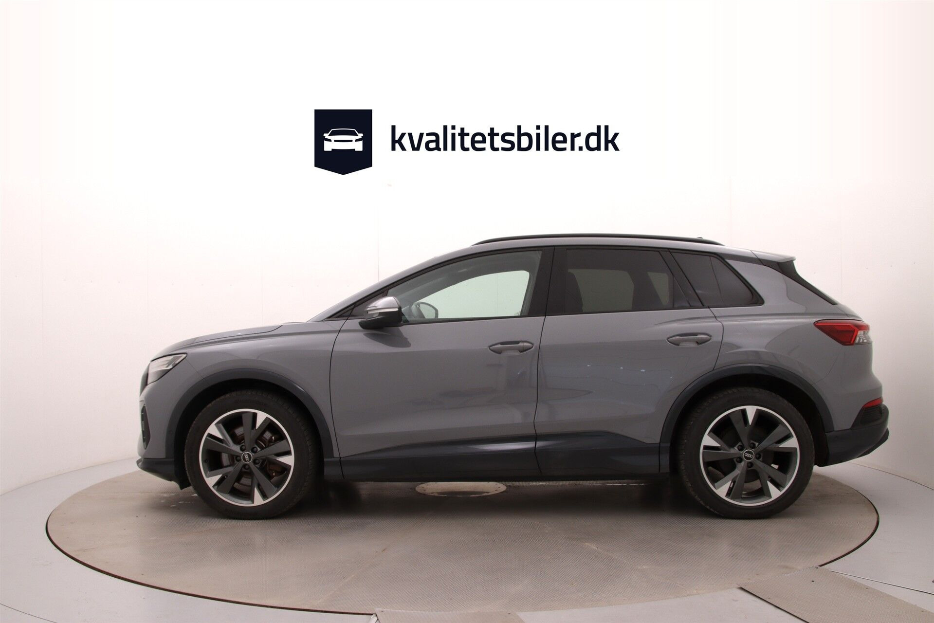Grå Audi Q4 fra 2022