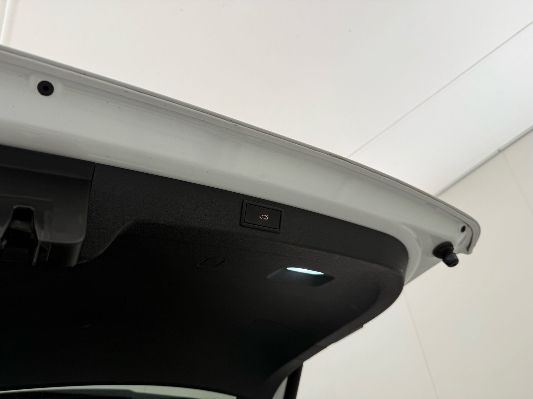Hvid Skoda Enyaq fra 2021