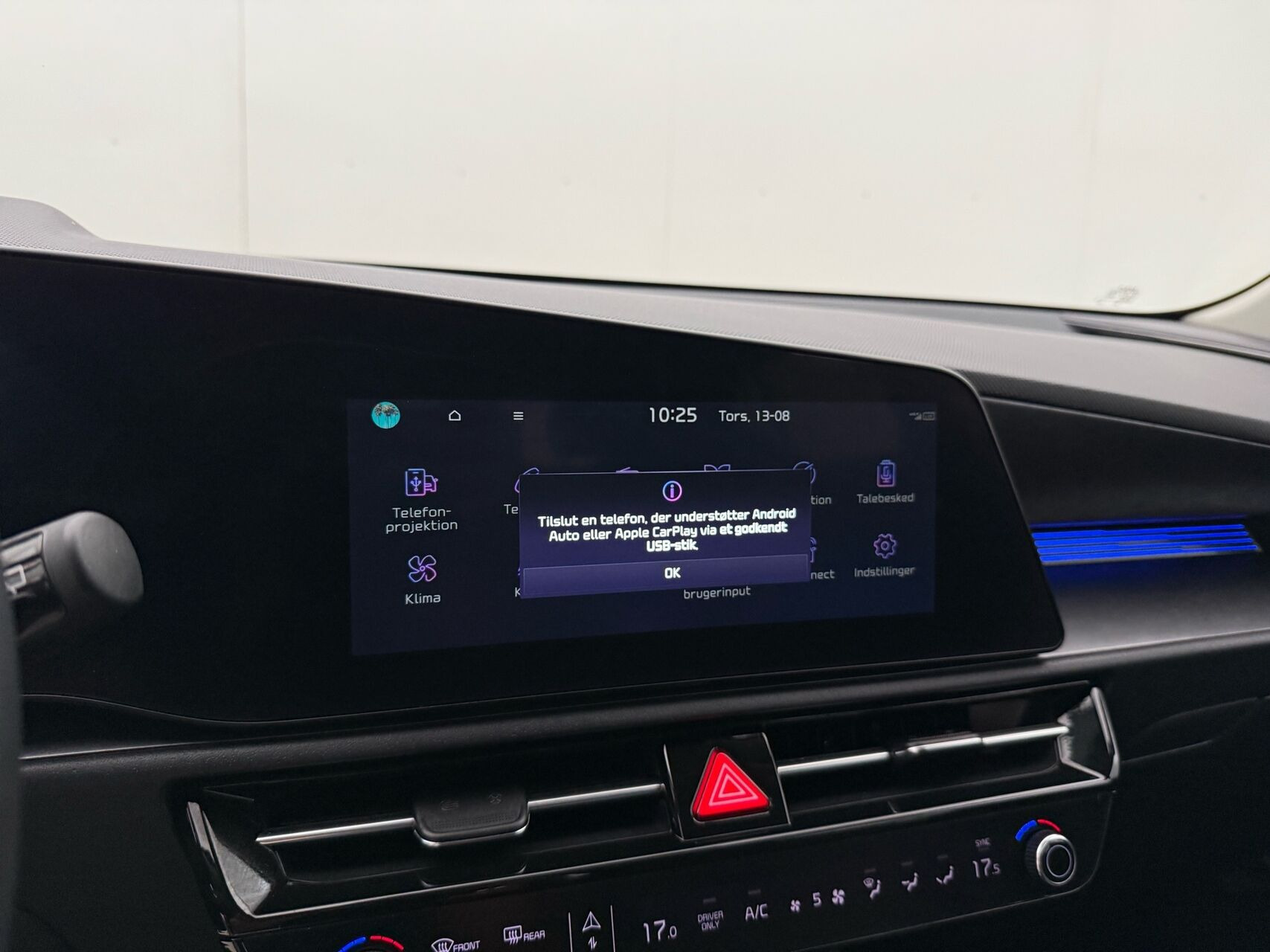 Grå Kia Niro EV fra 2024