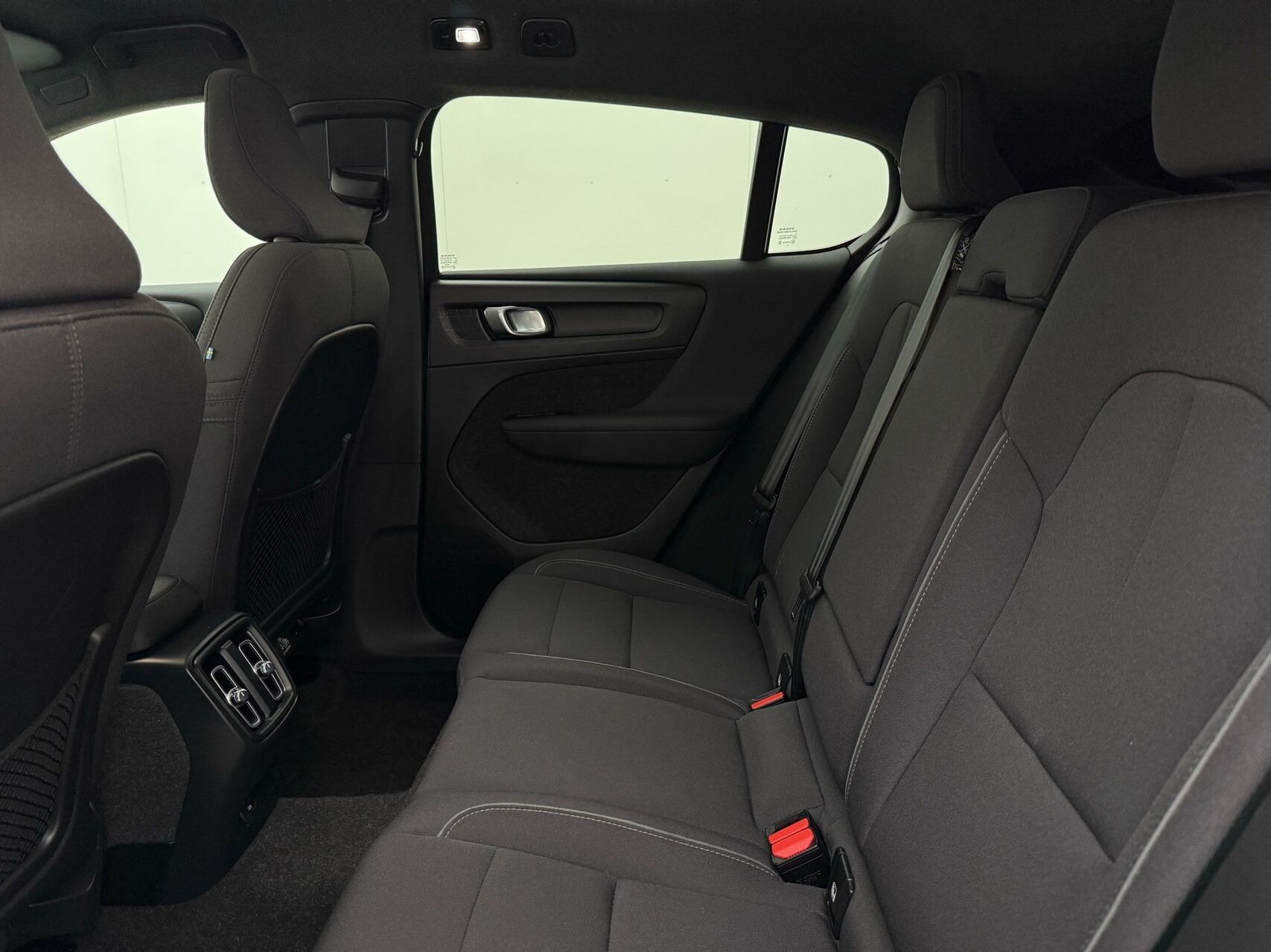 Hvid Volvo C40 fra 2023