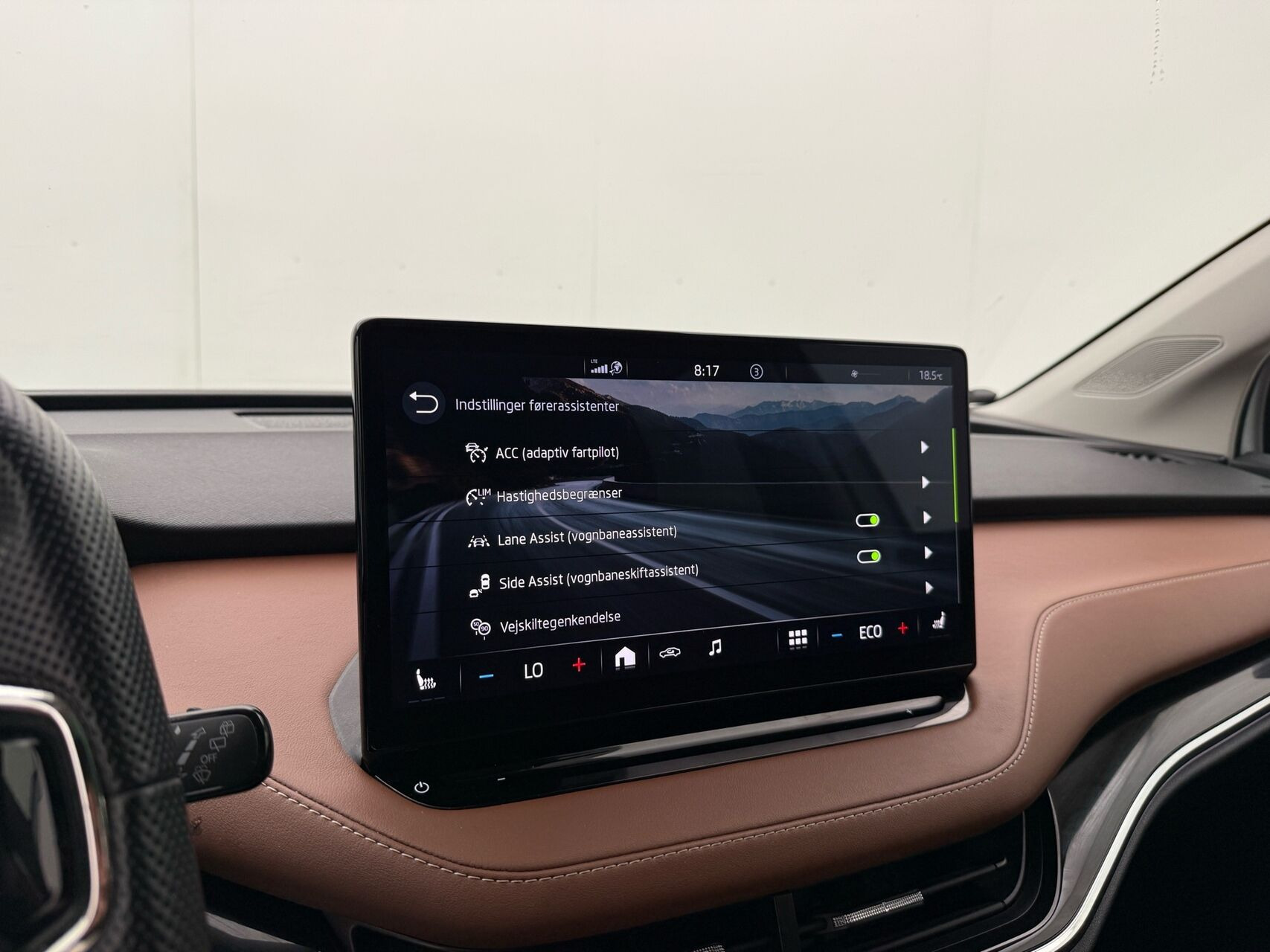 Hvid Skoda Enyaq fra 2022