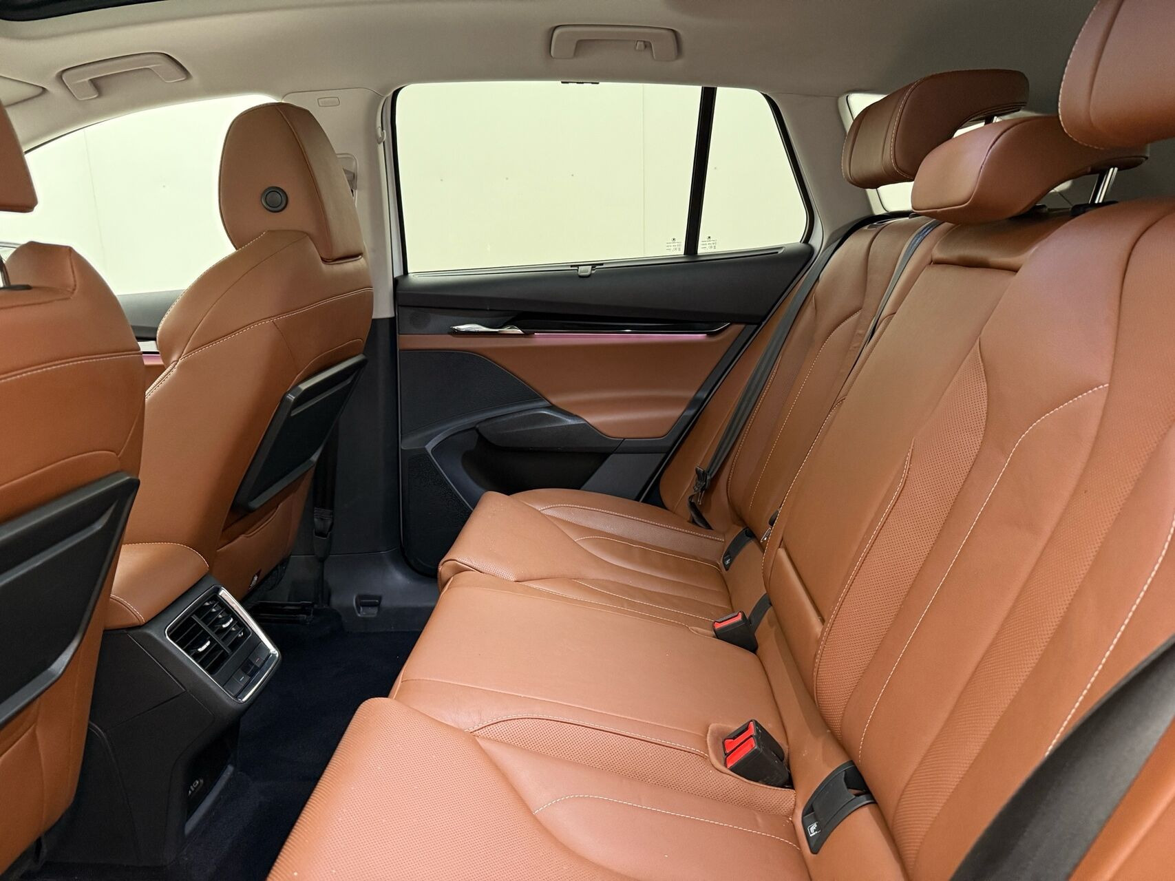 Hvid Skoda Enyaq fra 2022