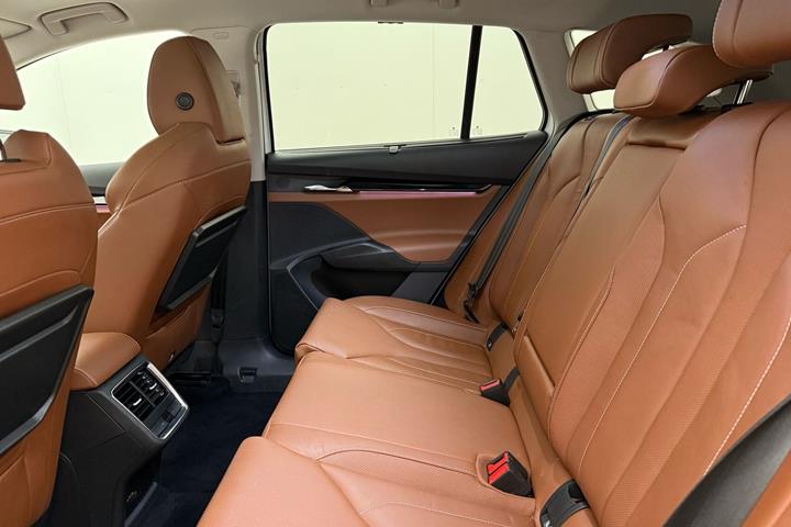 Hvid Skoda Enyaq fra 2022