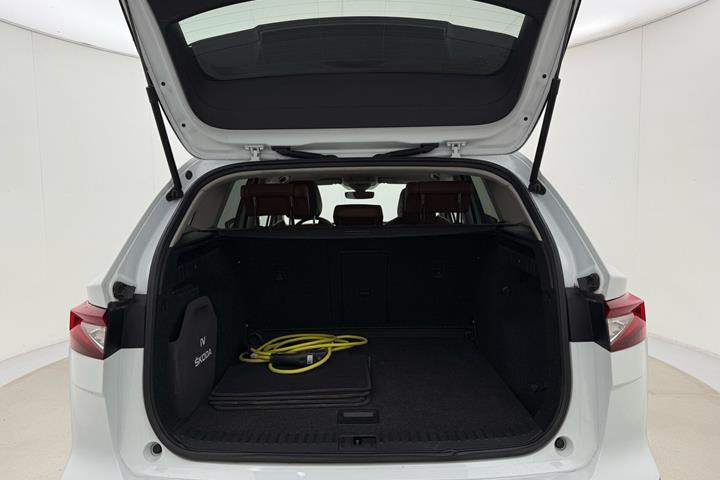 Hvid Skoda Enyaq fra 2022