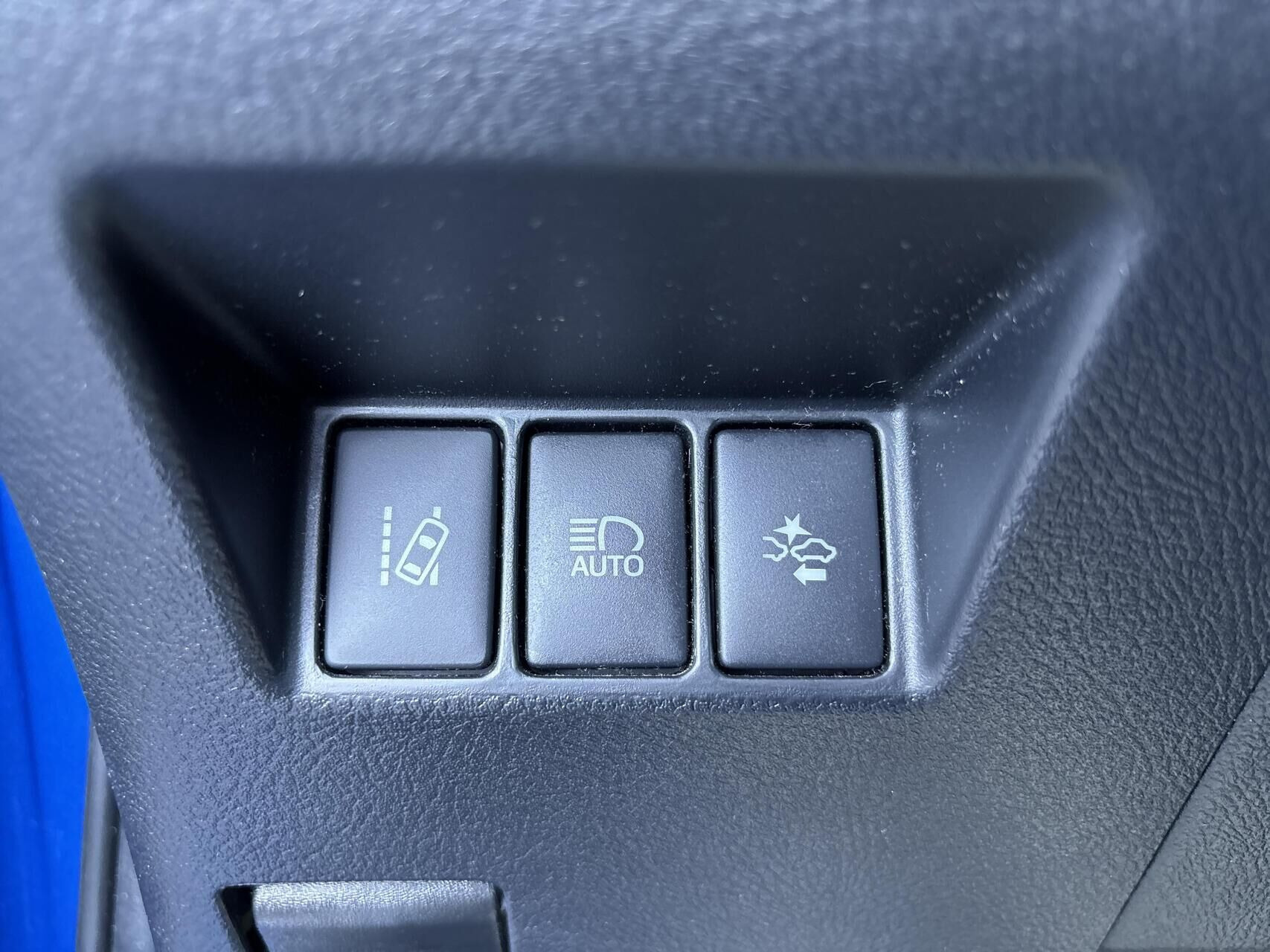 Blå Toyota Yaris fra 2018