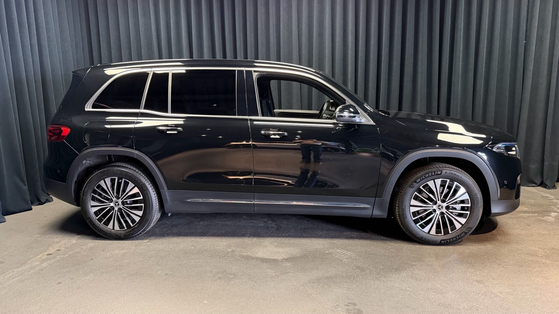 Sort Mercedes EQB 250+ fra 2025