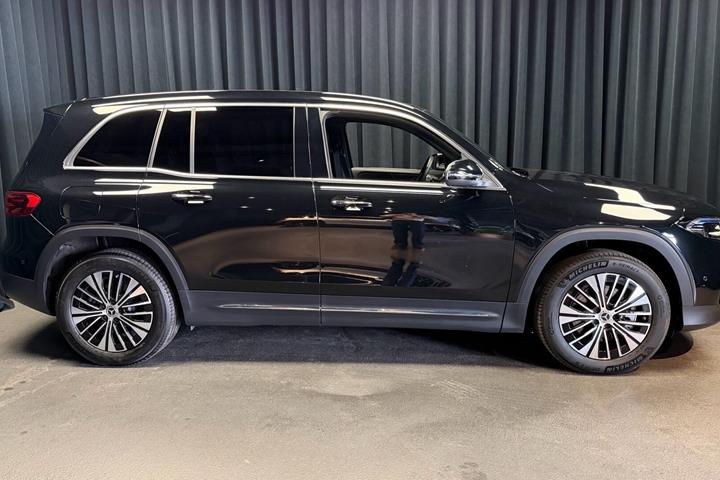 Sort Mercedes EQB 250+ fra 2025