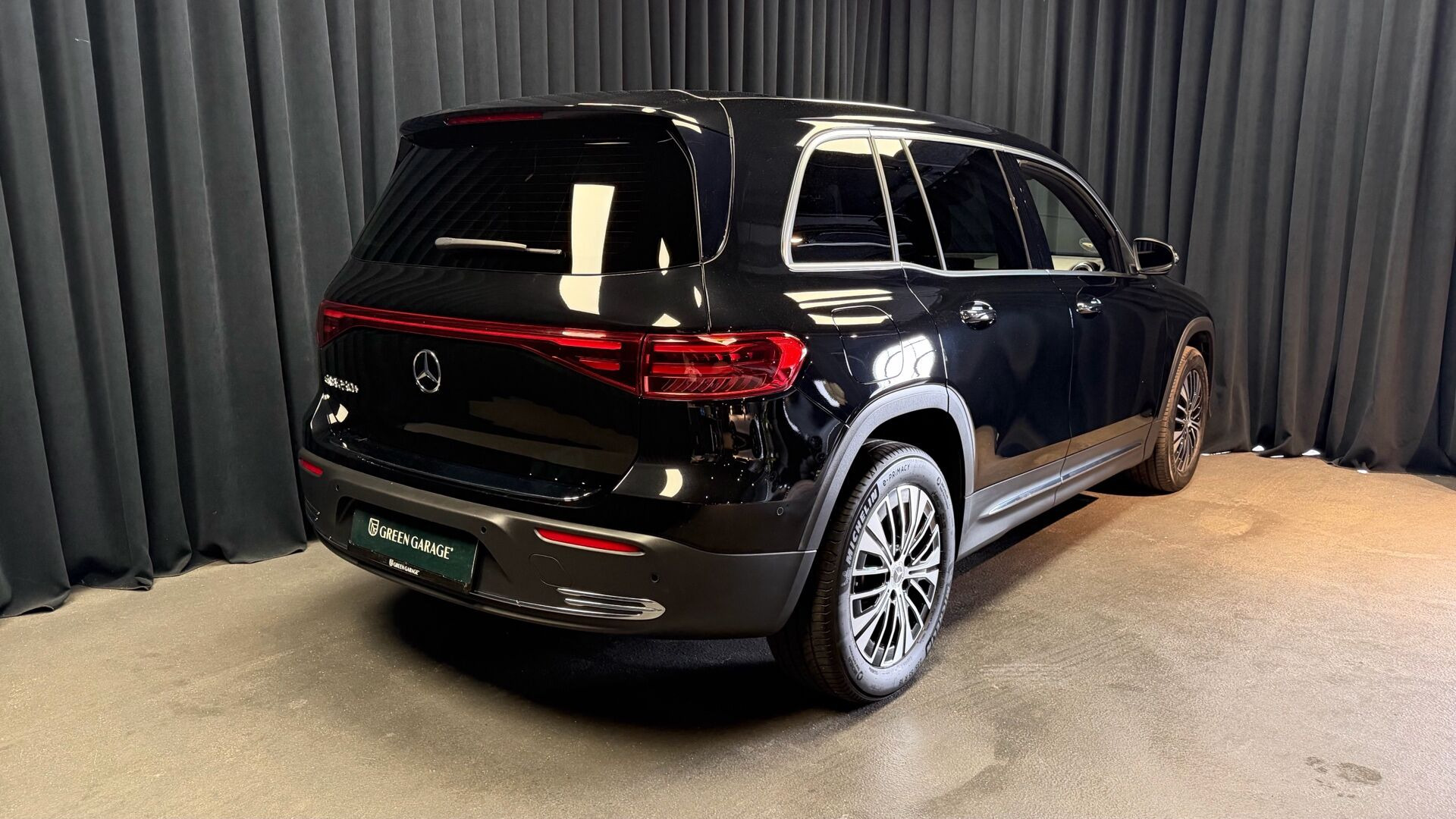 Sort Mercedes EQB 250+ fra 2025