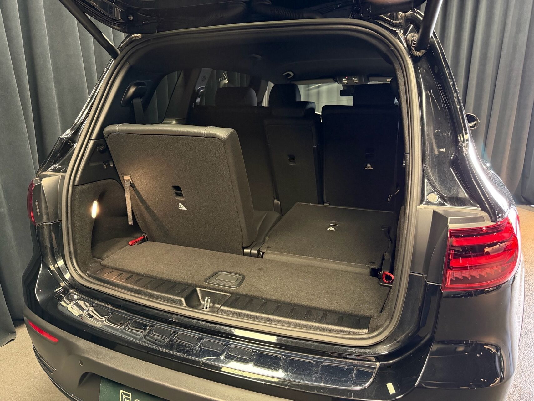 Sort Mercedes EQB 250+ fra 2025