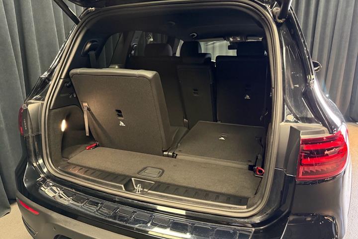 Sort Mercedes EQB 250+ fra 2025