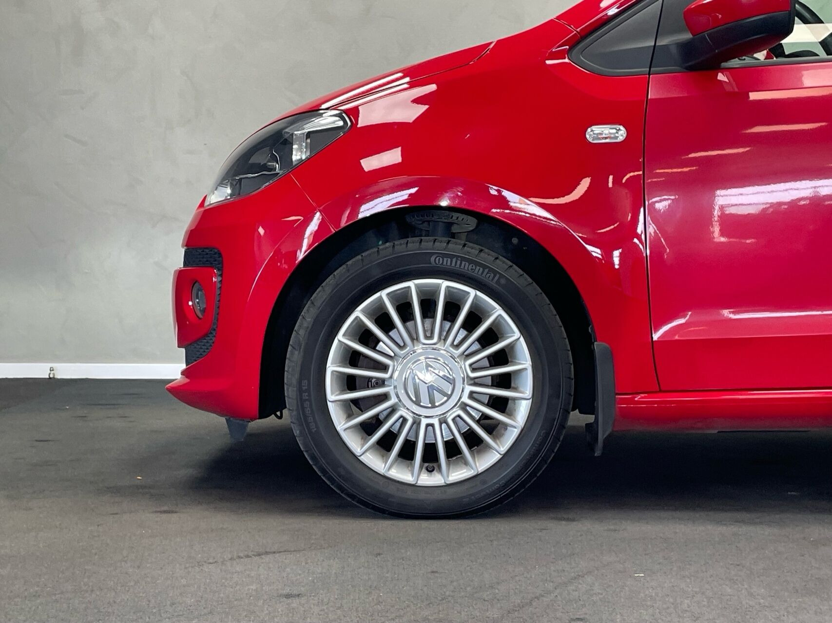 Rød VW up fra 2014