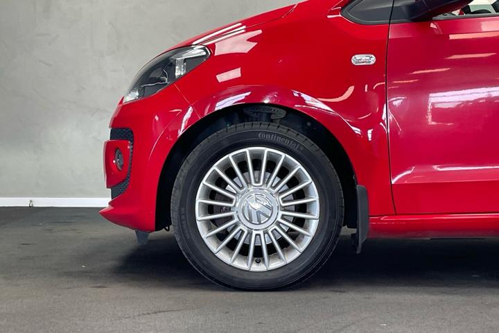 Rød VW up fra 2014