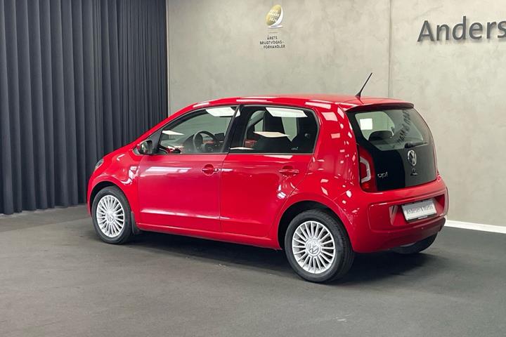 Rød VW up fra 2014