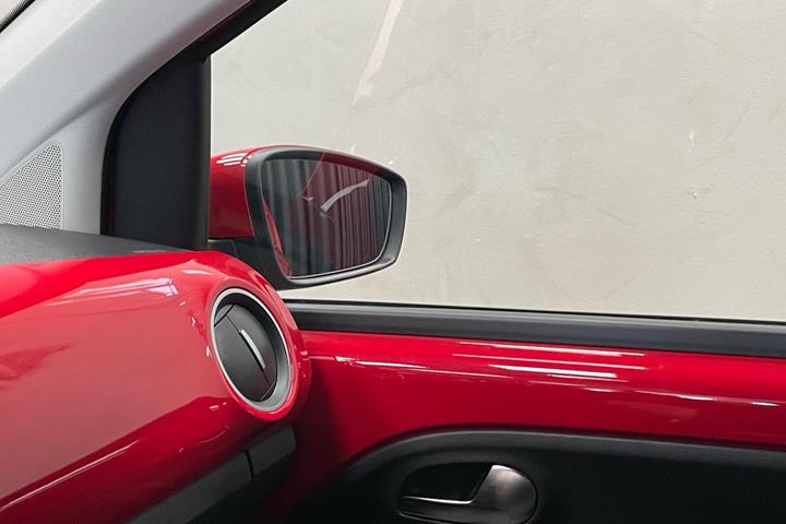 Rød VW up fra 2014