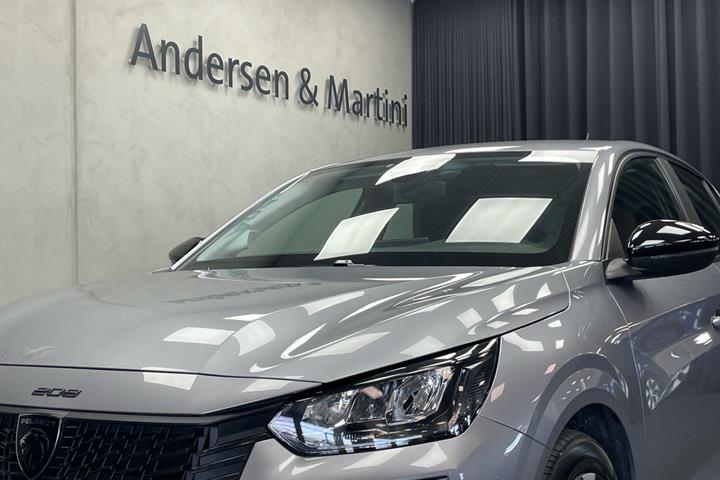 Grå Peugeot e-208 fra 2025