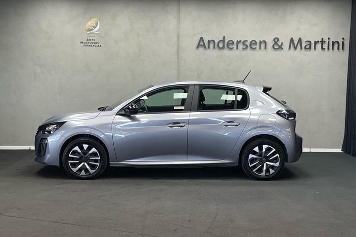 Grå Peugeot e-208 fra 2025