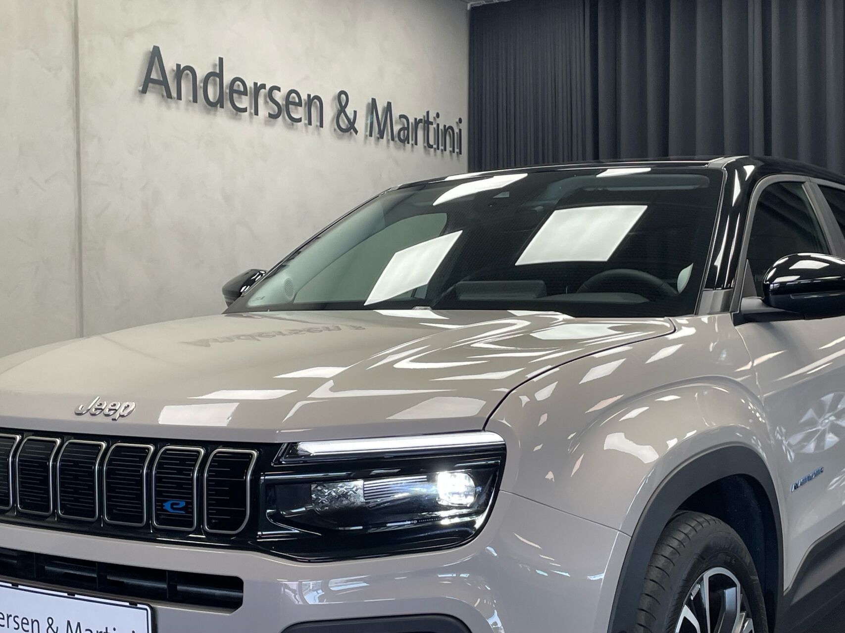 Hvid Jeep Avenger fra 2024