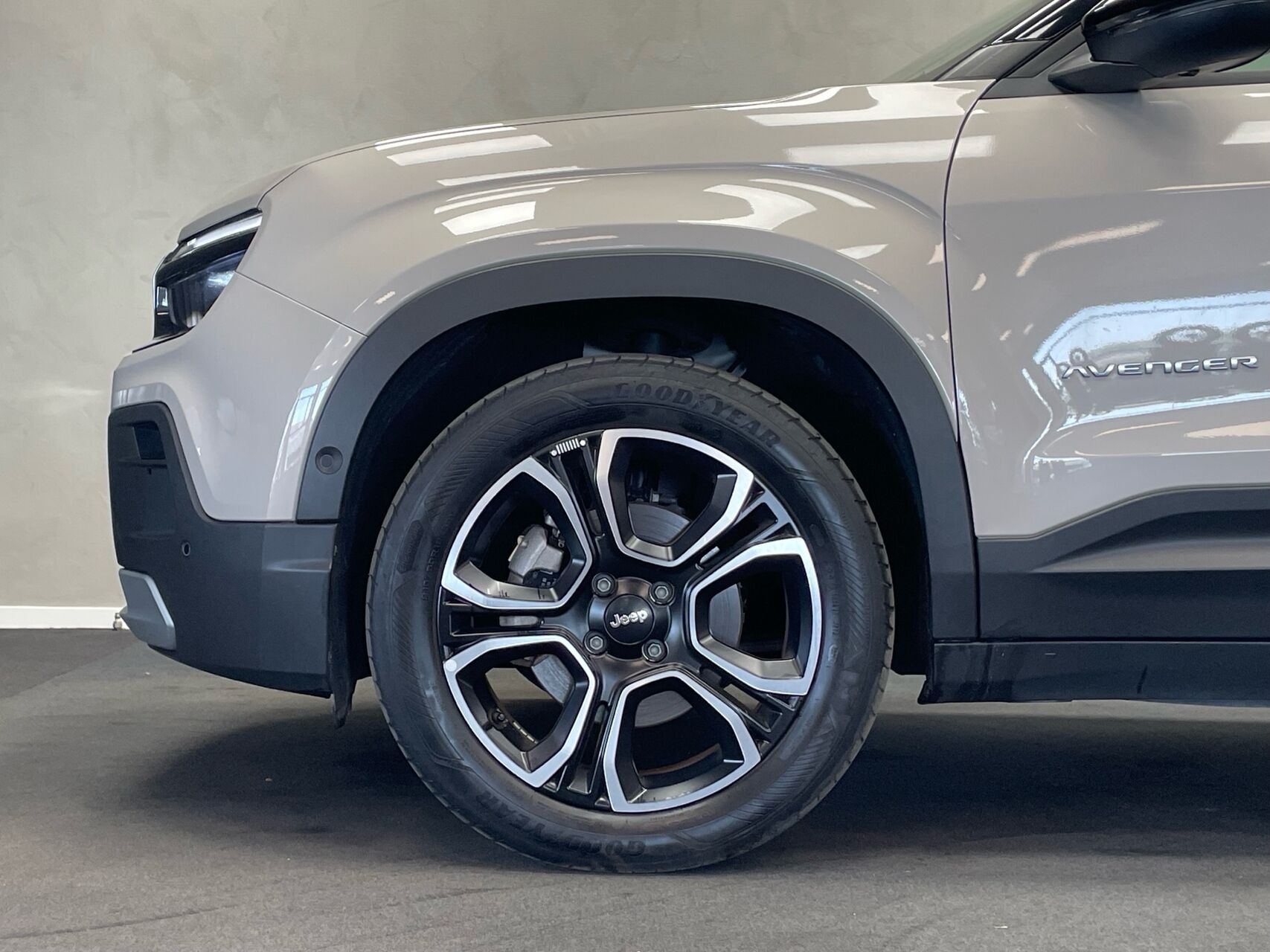 Hvid Jeep Avenger fra 2024