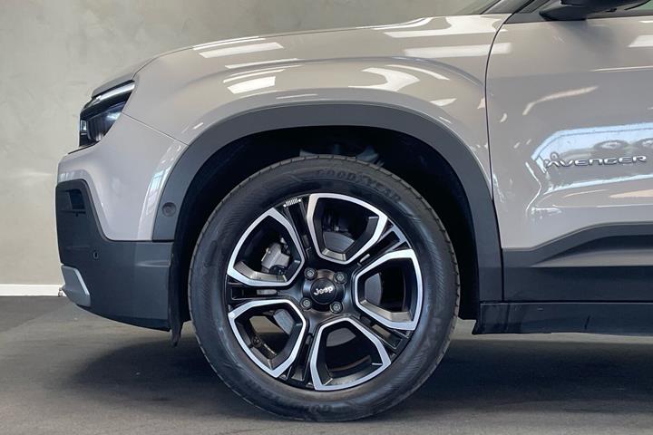 Hvid Jeep Avenger fra 2024