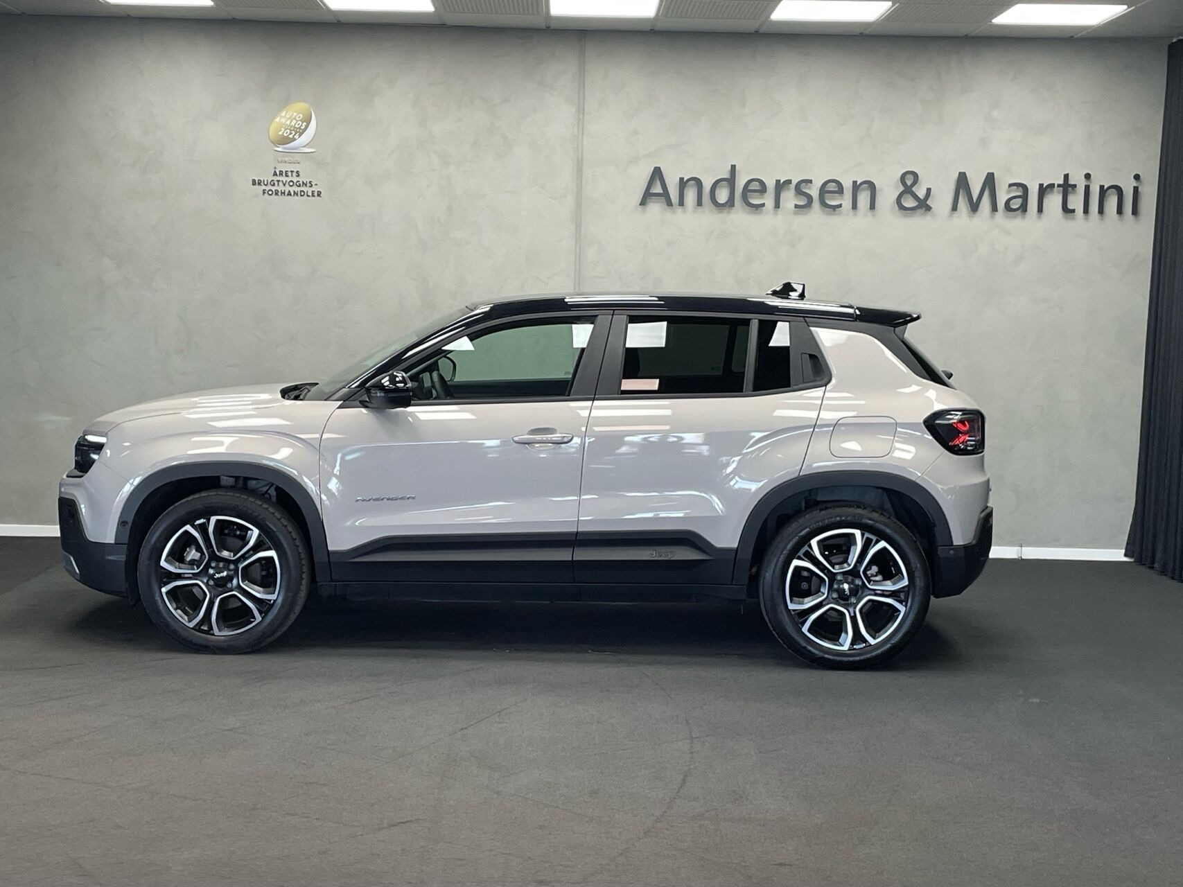 Hvid Jeep Avenger fra 2024