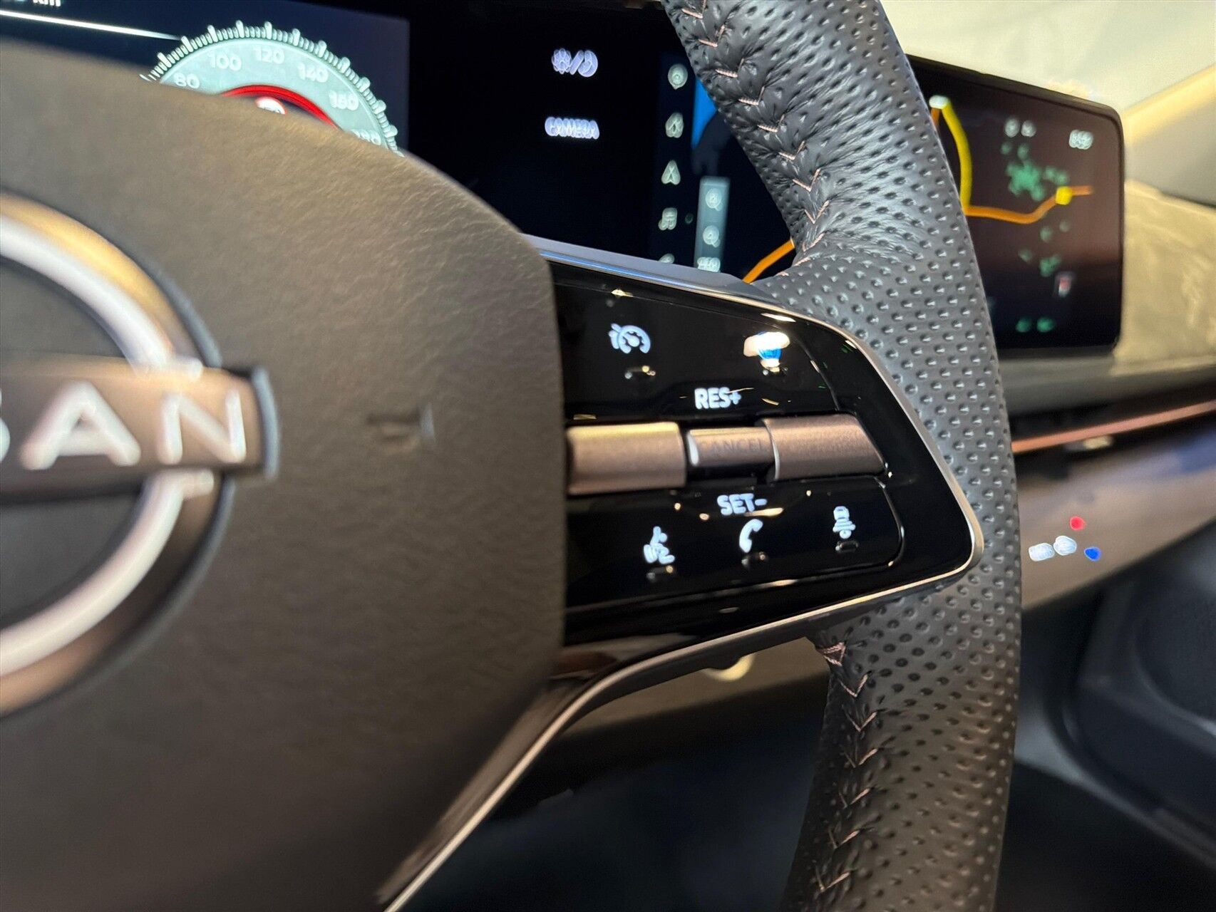Grå Nissan Ariya fra 2026