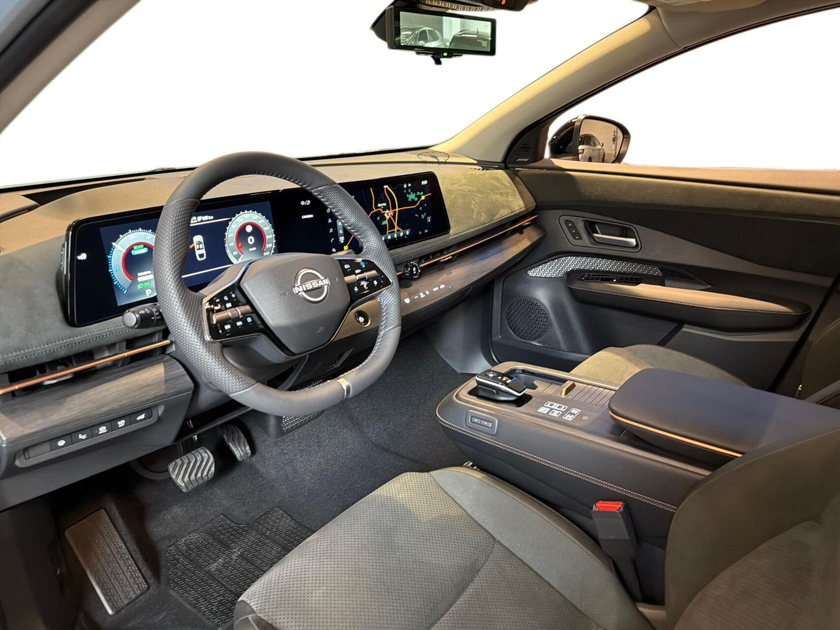 Grå Nissan Ariya fra 2026
