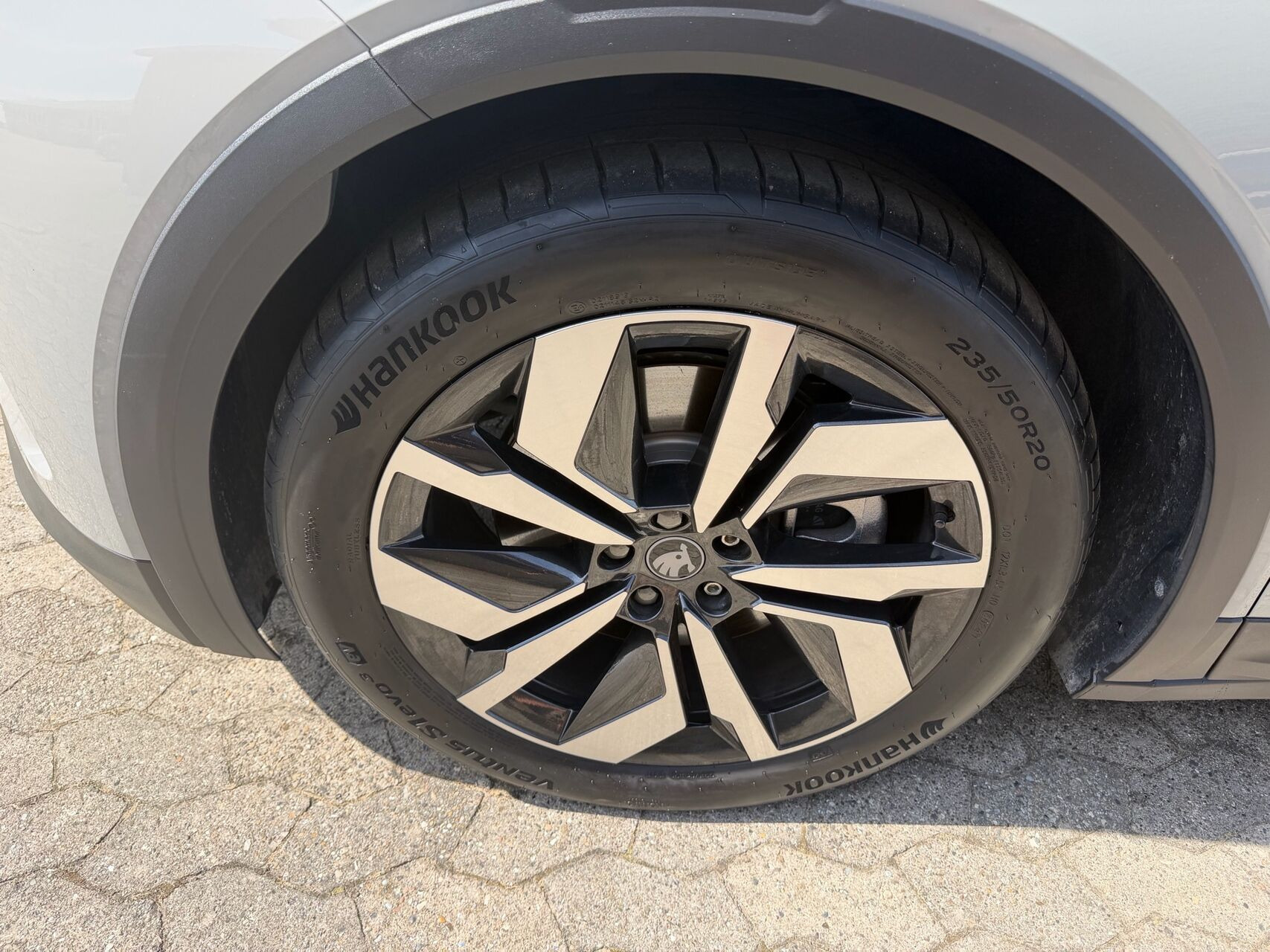 Grå Skoda Elroq fra 2025