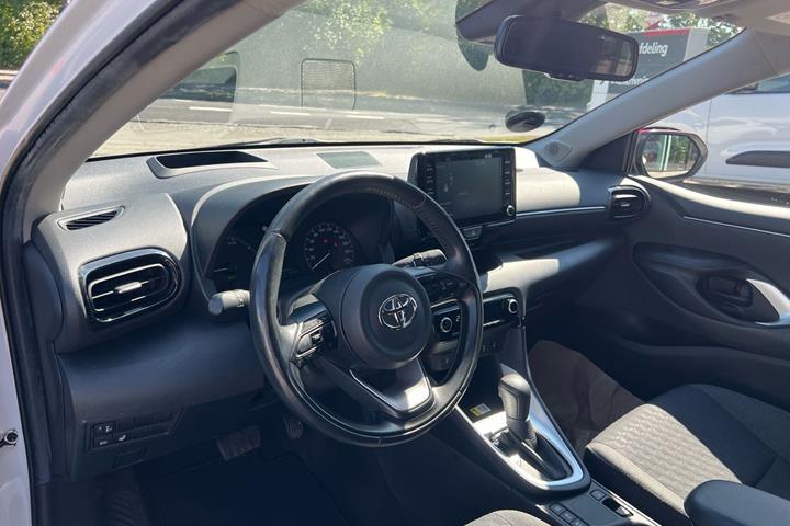 Hvid Toyota Yaris fra 2020
