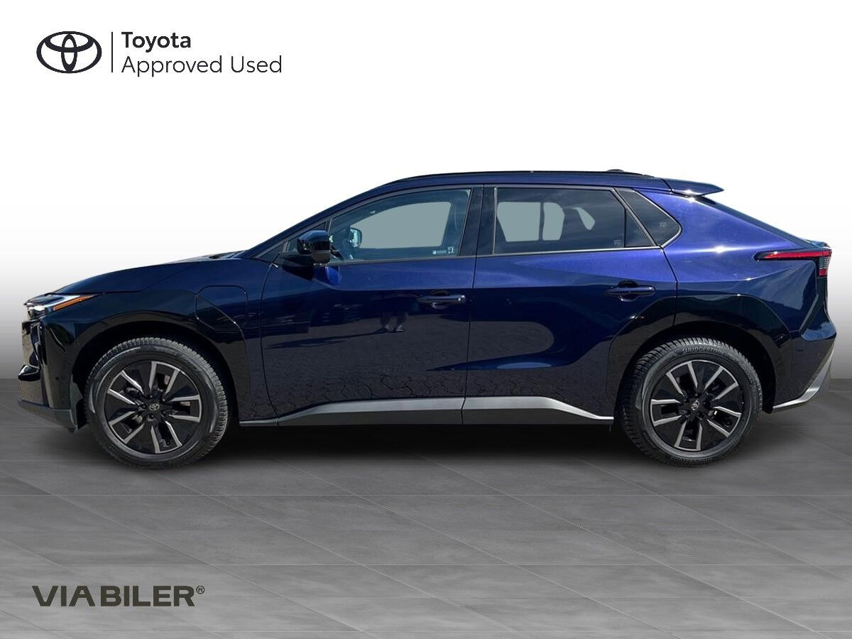 Blå Toyota BZ4X fra 2026