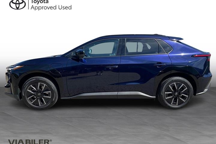 Blå Toyota BZ4X fra 2026