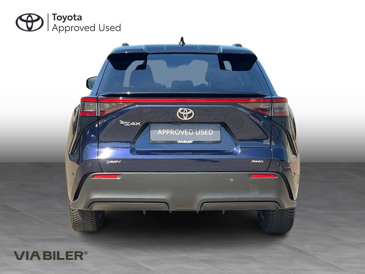 Blå Toyota BZ4X fra 2026