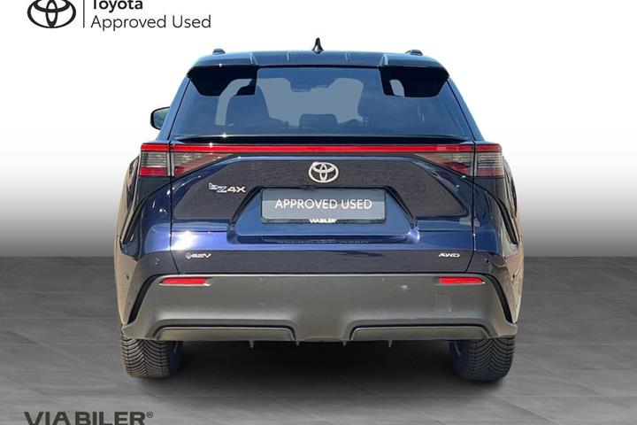 Blå Toyota BZ4X fra 2026
