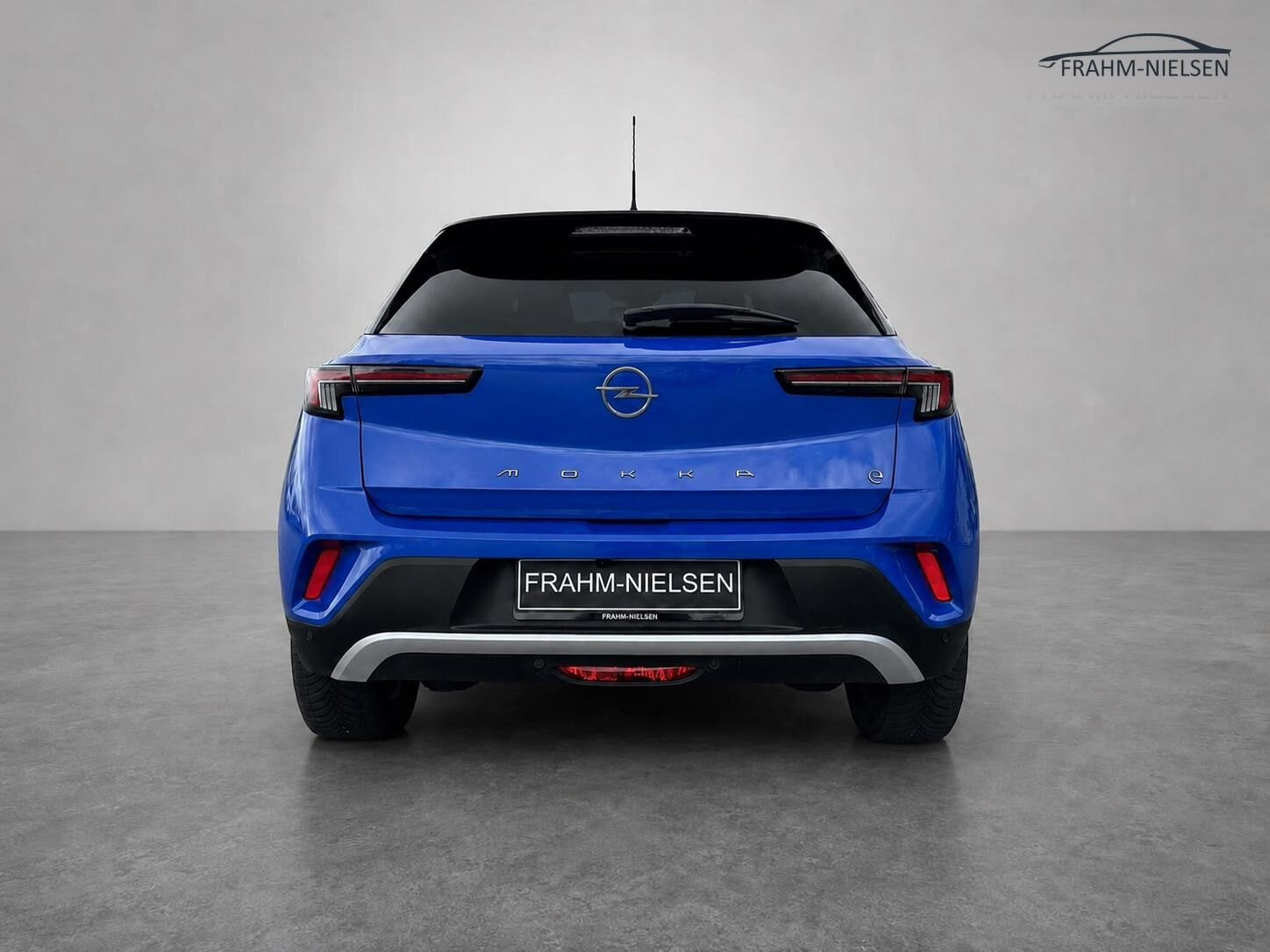 Blå Opel Mokka-e fra 2024