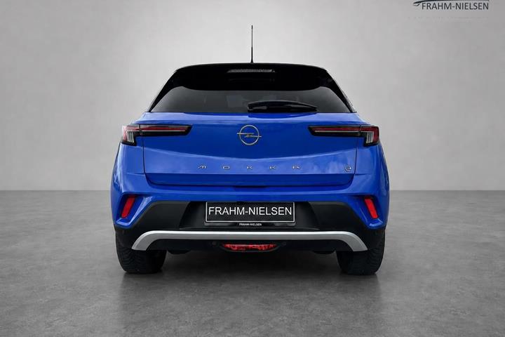 Blå Opel Mokka-e fra 2024