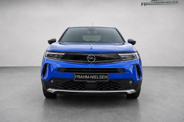 Blå Opel Mokka-e fra 2024