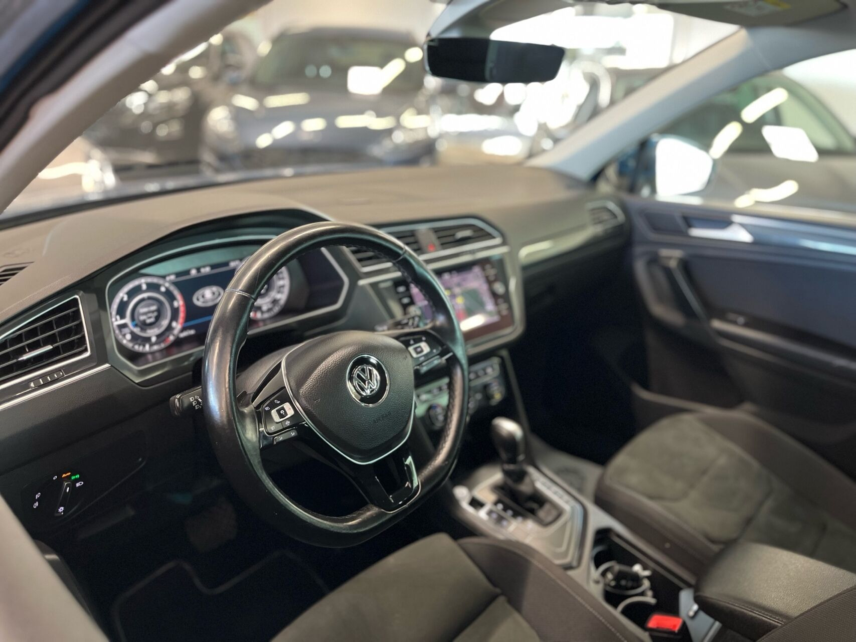 Blå VW Tiguan fra 2018