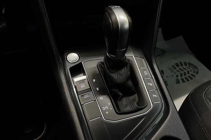 Blå VW Tiguan fra 2018