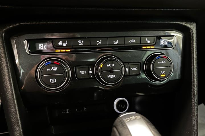 Blå VW Tiguan fra 2018