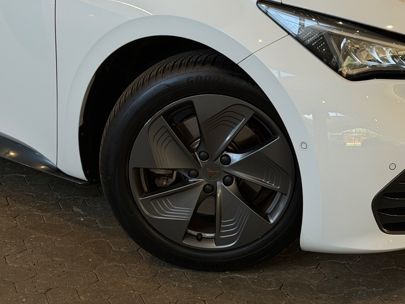 Hvid Cupra Born fra 2023