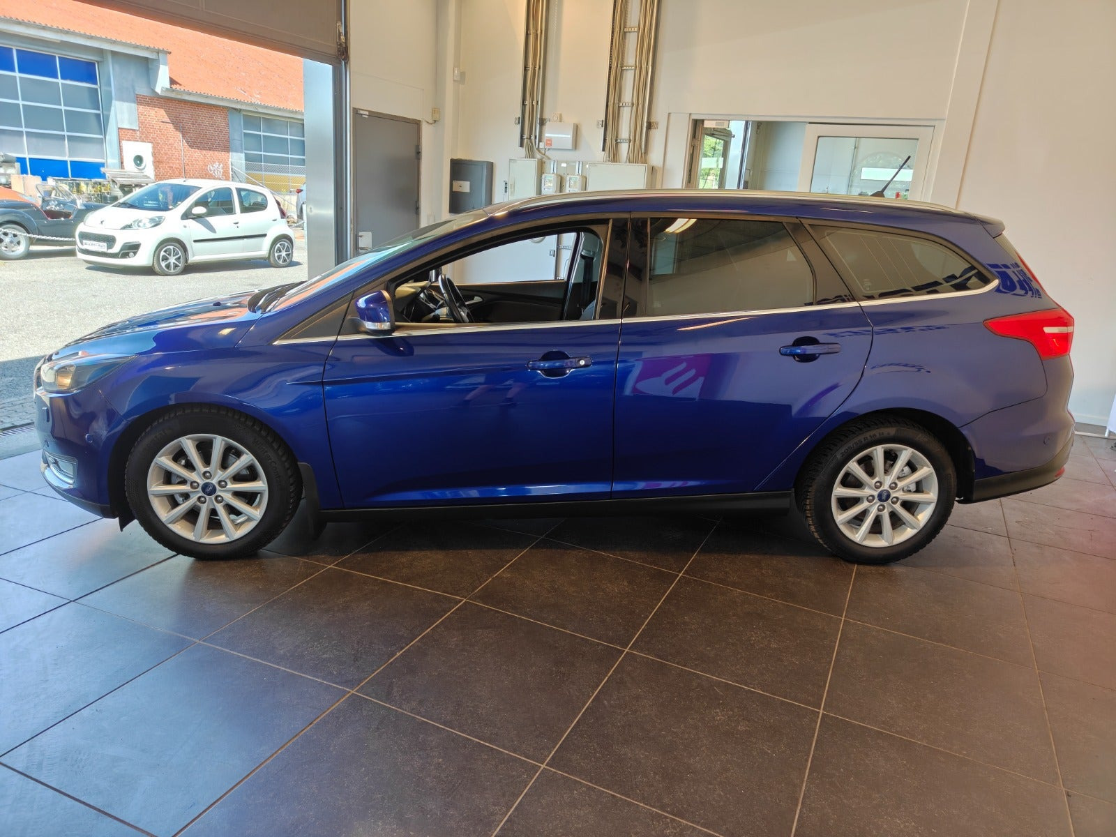 Blå Ford Focus fra 2017