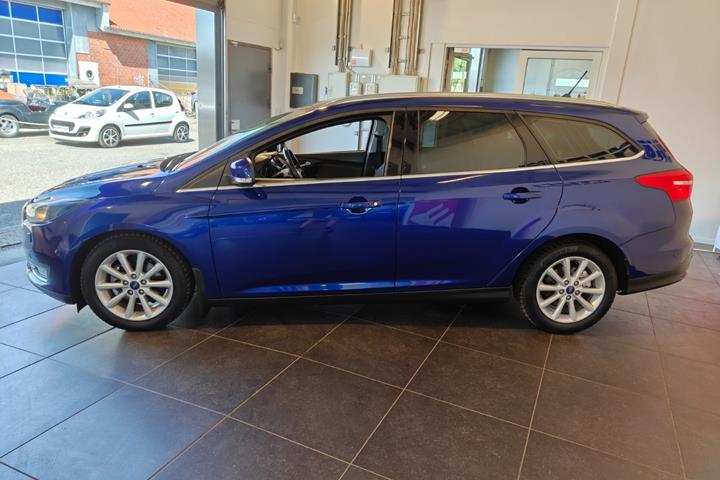 Blå Ford Focus fra 2017