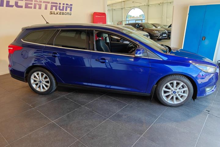 Blå Ford Focus fra 2017