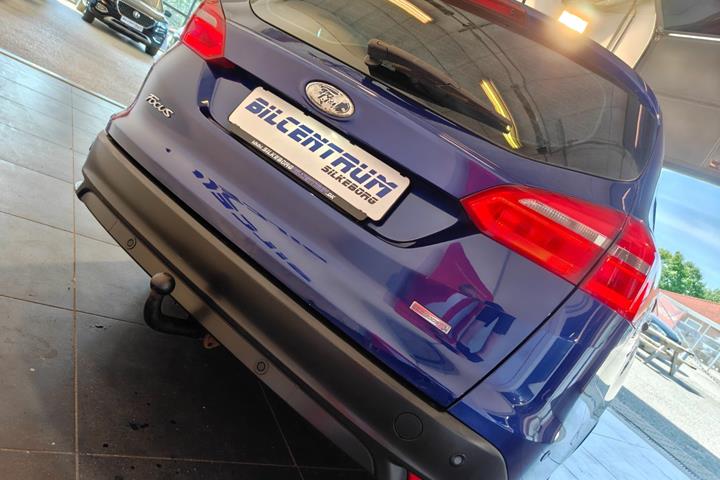 Blå Ford Focus fra 2017