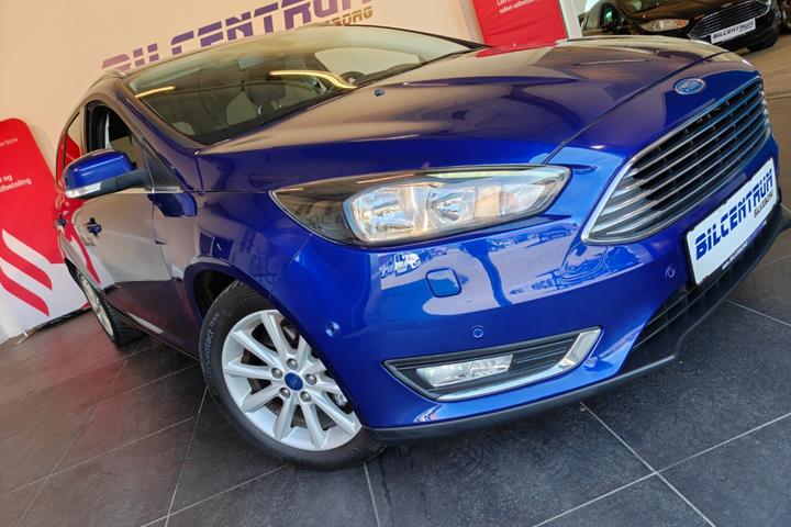 Blå Ford Focus fra 2017