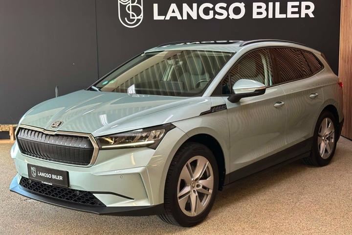 Grøn Skoda Enyaq fra 2021 set udefra
