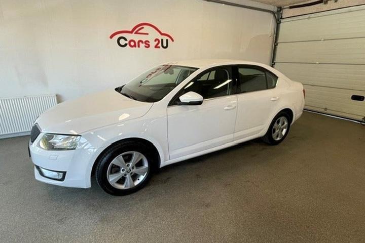 Hvid Skoda Octavia fra 2016