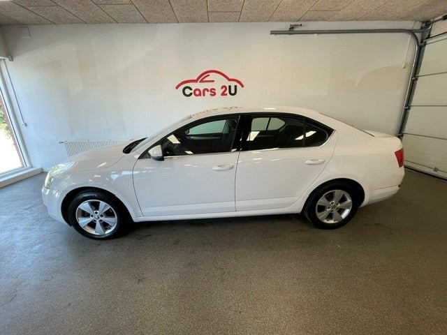 Hvid Skoda Octavia fra 2016