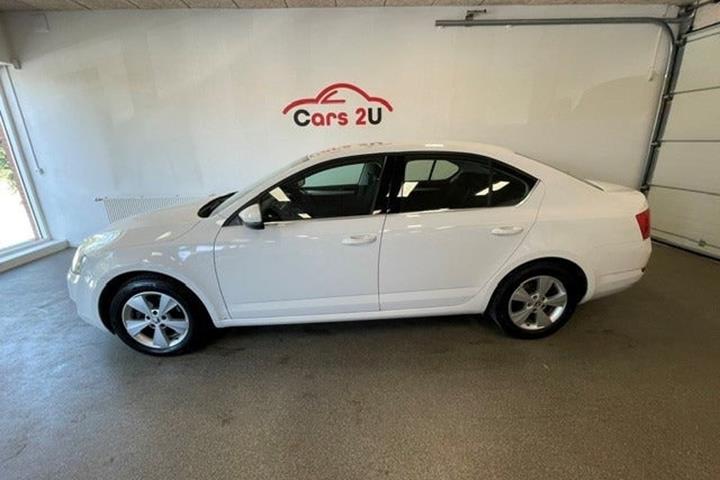 Hvid Skoda Octavia fra 2016